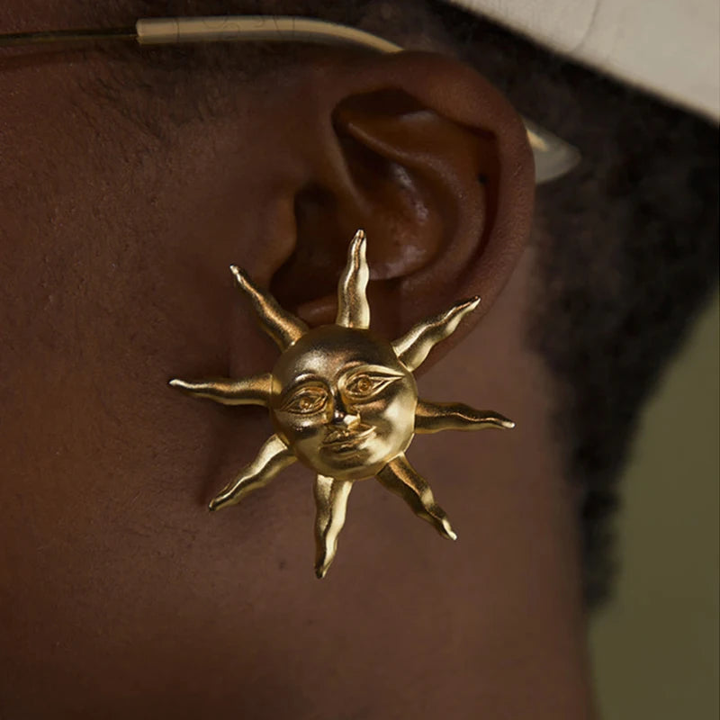 Youthway Vintage Statement 18K Gold PVD Plated Stainless Steel Hammer Pattern Smiling Sun Earrings Anti Allergic Women Jewelry