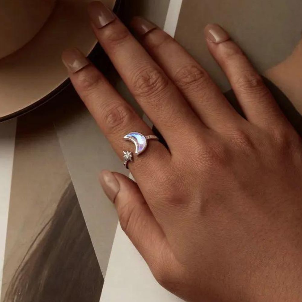 bague avec étoile et lune de couleur argent