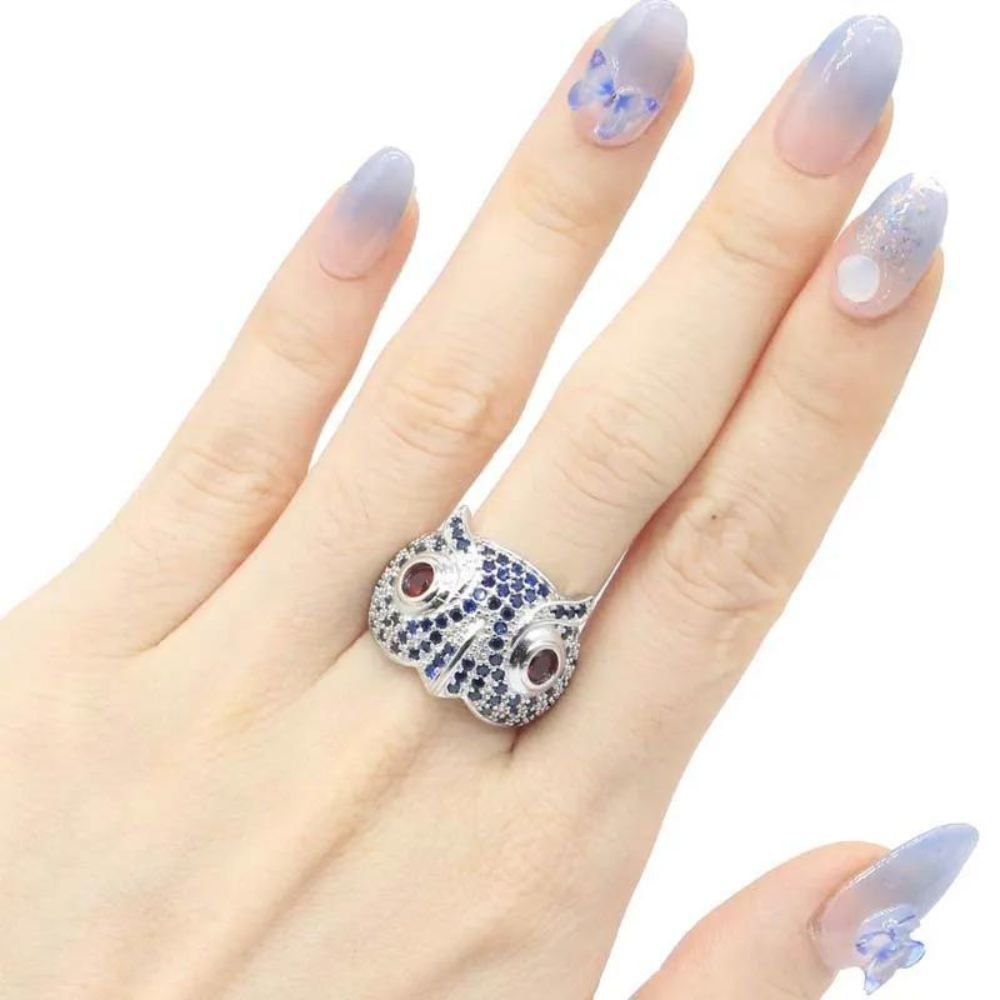 bague pour femme avec des pierres scintillantes