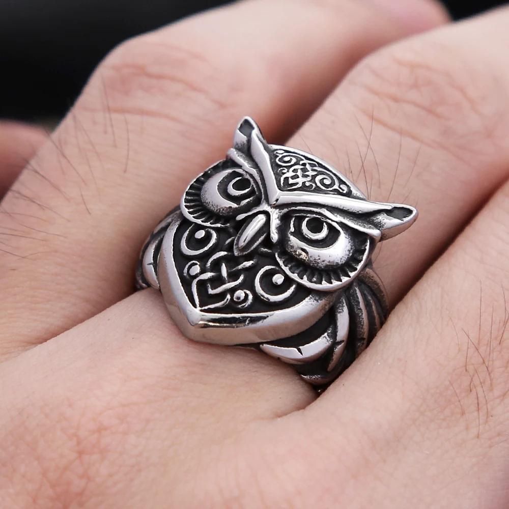 bague de couleur argent avec tête de hibou