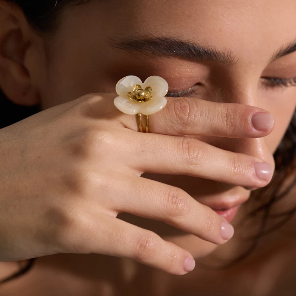 Bague Fleur Résine et Dorée femme