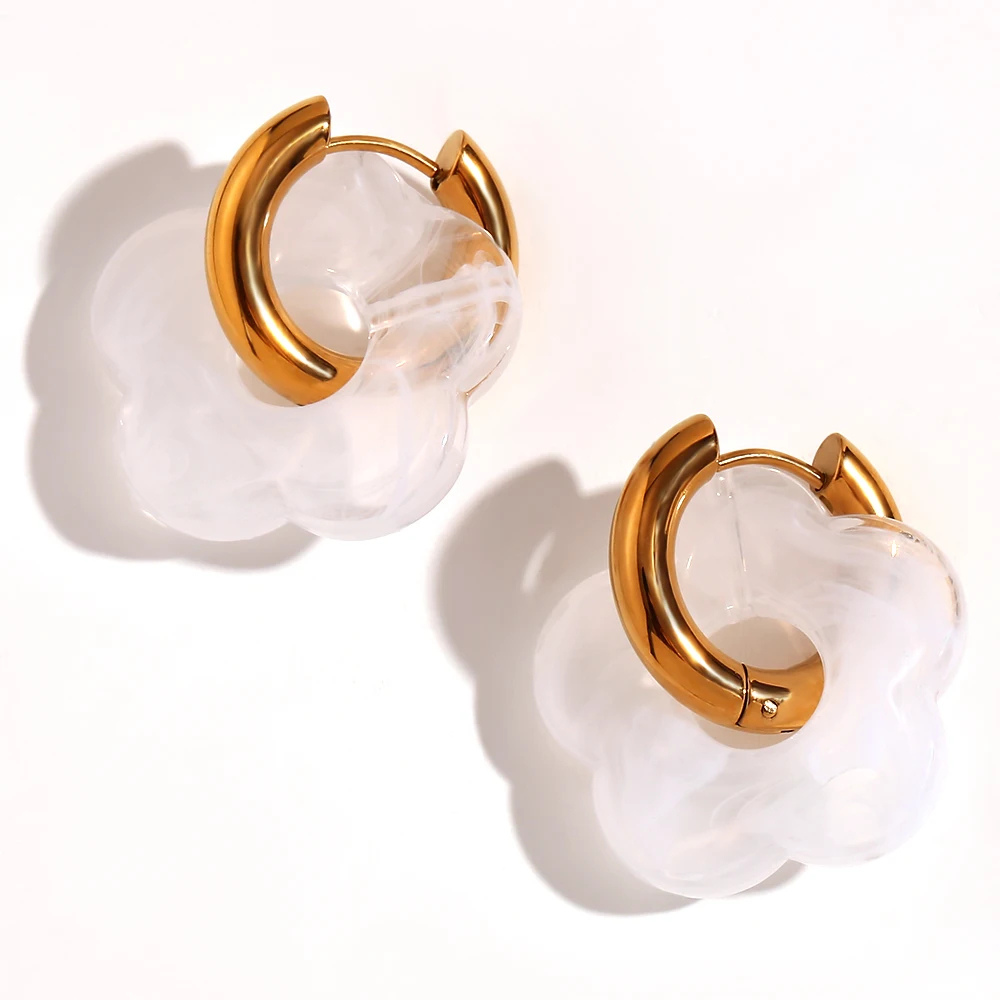 Boucles d'Oreilles Fleur Résine Blanche