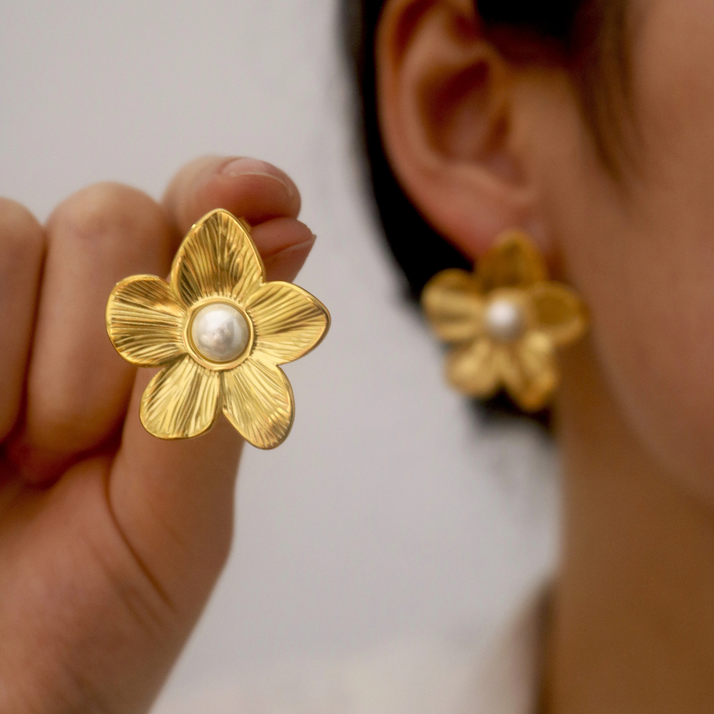 Boucles d'Oreilles Fleur Perle Blanche
