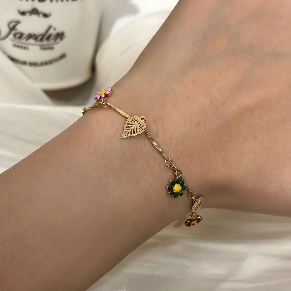 Bracelet Fleur sur poignet
