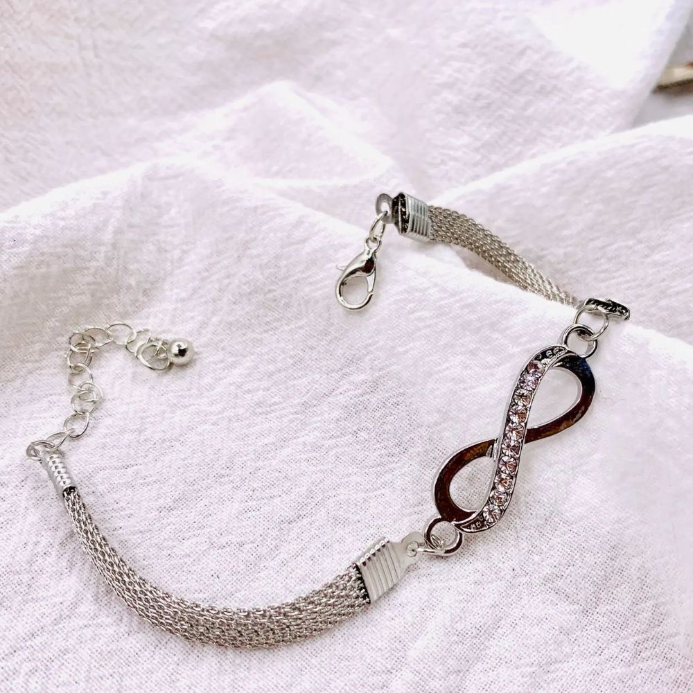 bracelet avec pendetif infini