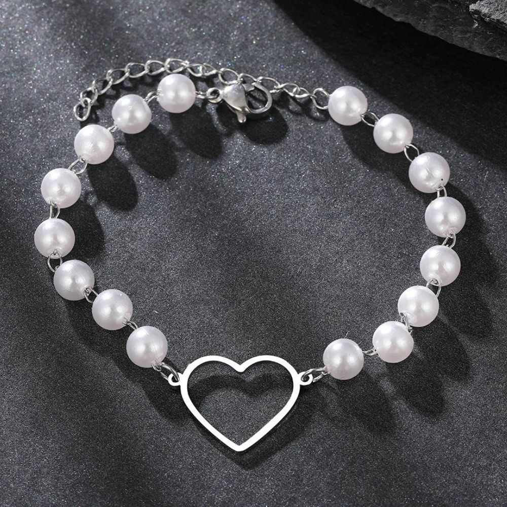 bracelet perles blanches et coeur de couleur argenté