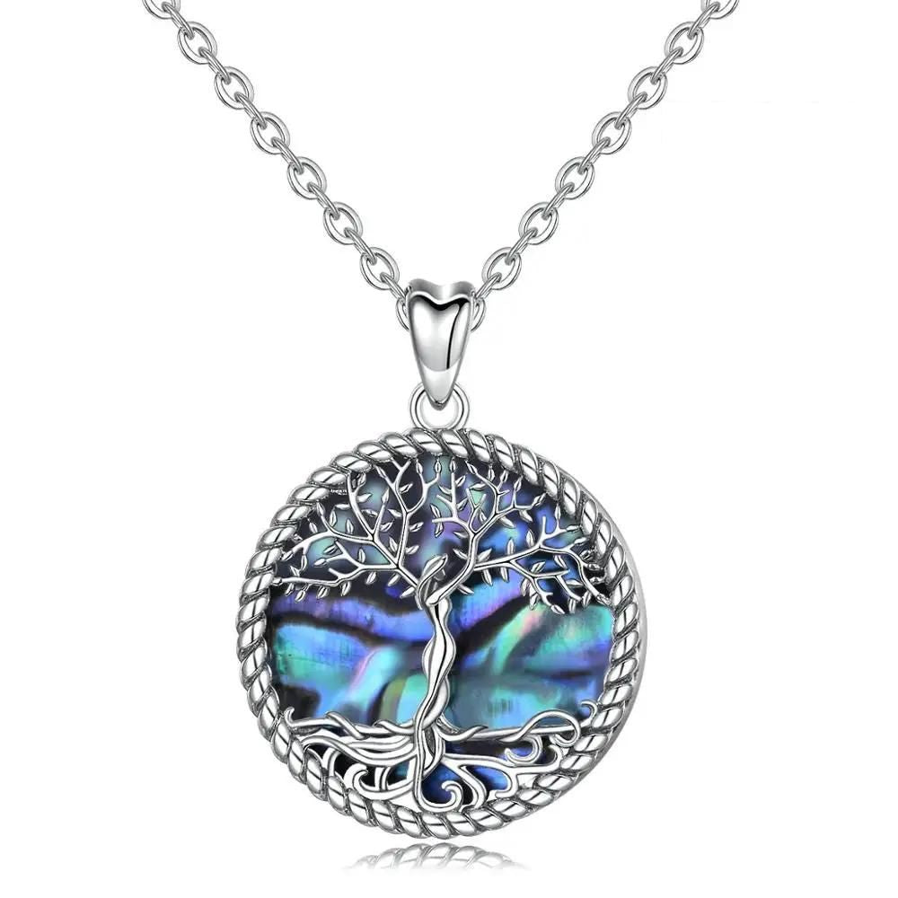 collier avec femme