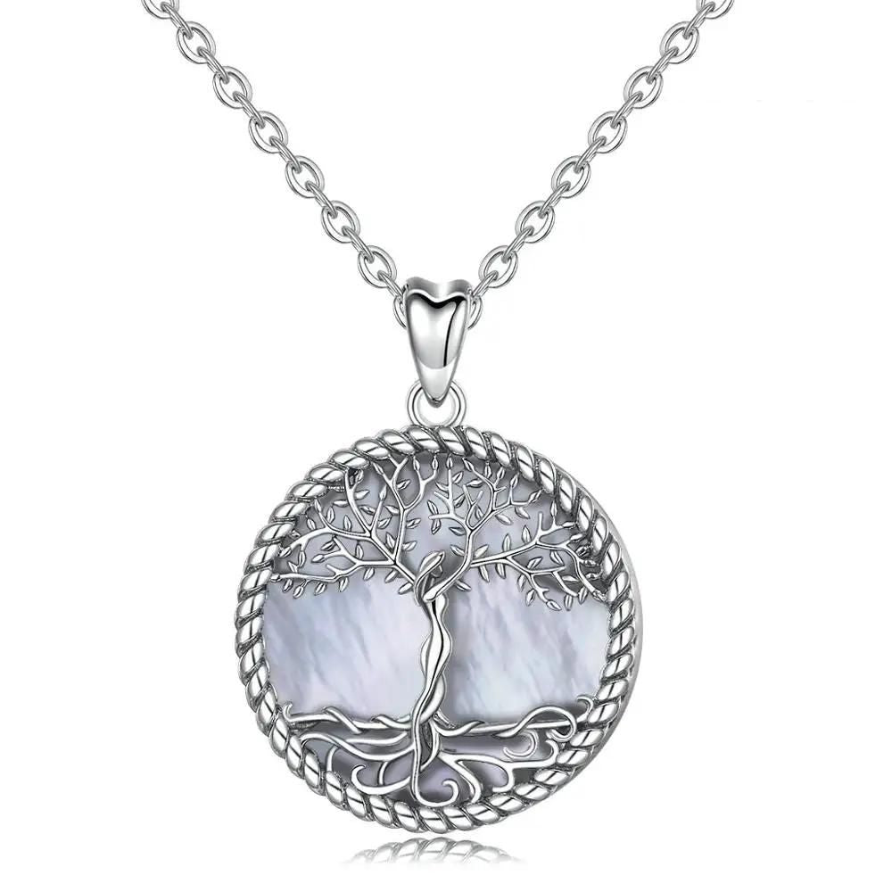 collier avec femme