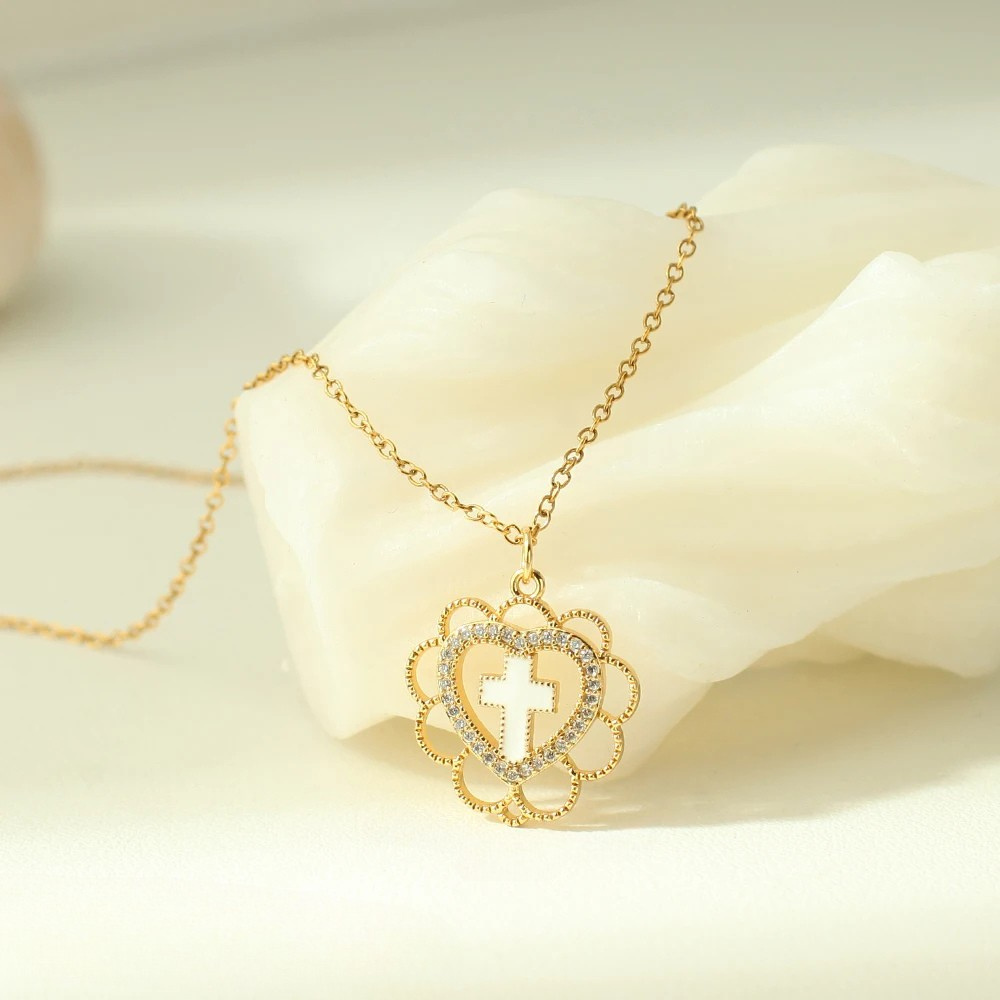 Collier Croix Blanche Cœur