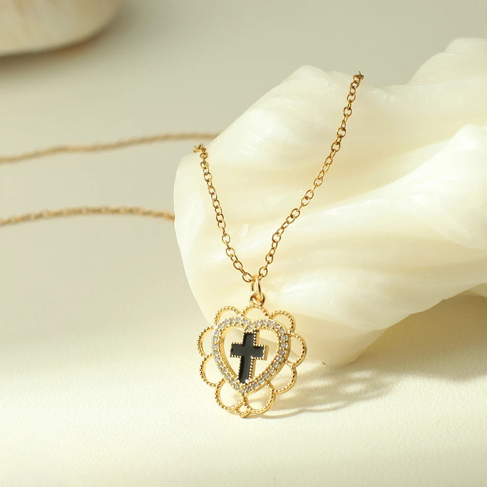 Collier Croix Noire Cœur