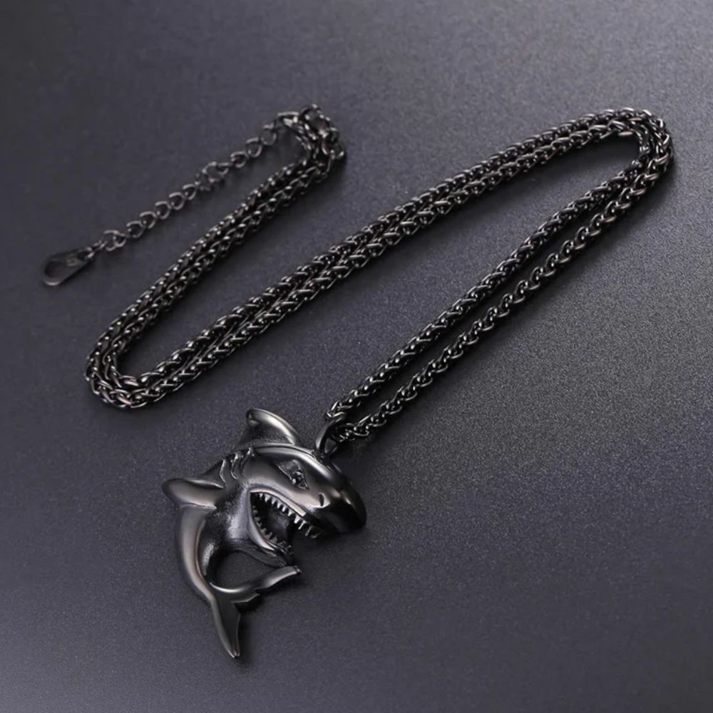 Collier Pendentif Requin Noir