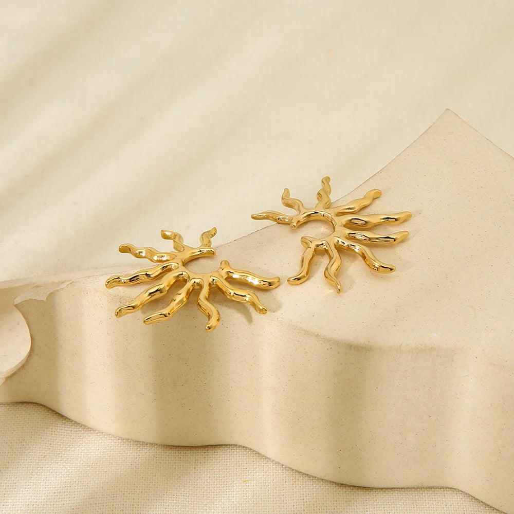 Vintage Jewelry New Arrival Stainless Steel Waterproof Hollow Irregular Sun Shaped Pendant Necklace Studs Earrings for Women