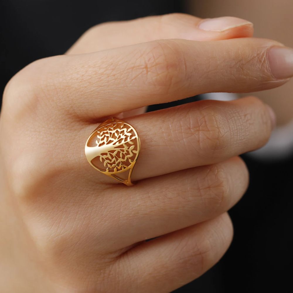 bague pour femme avec un dessin arbre de vie au centre