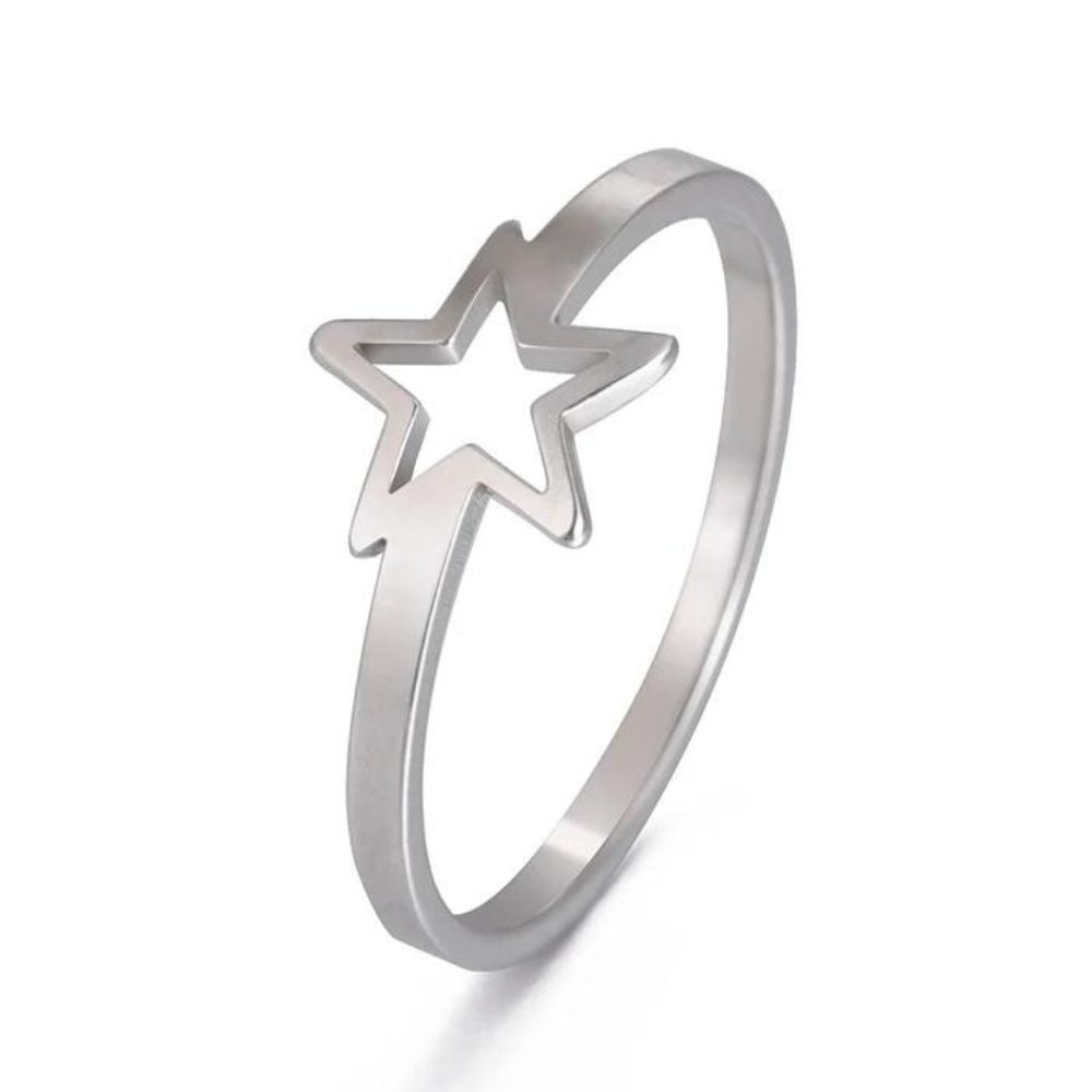 bague en anneau lisse avec une étoile creuse de couleur argent