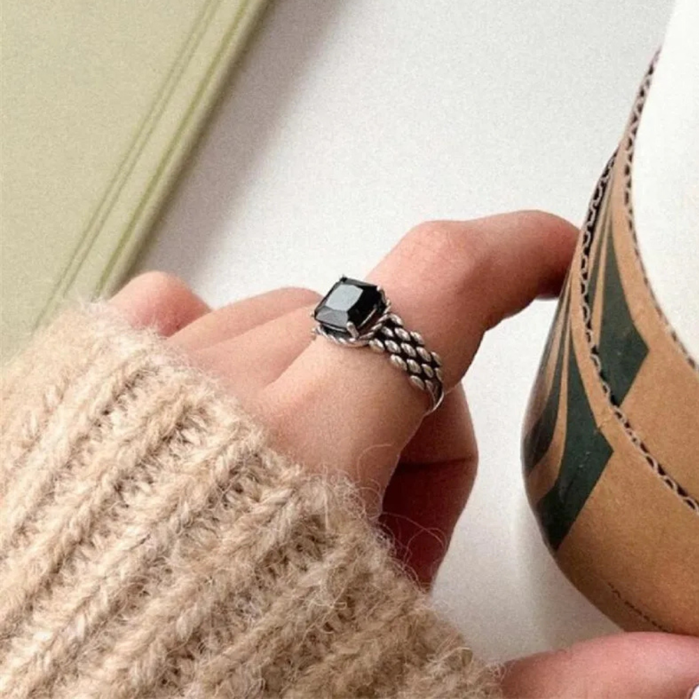 Bague Pierre Noire Carrée femme