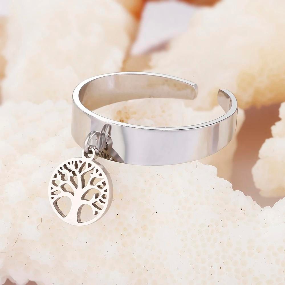 bague en anneau lisse large avec pendentif arbre de vie