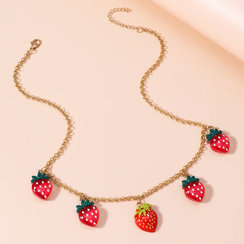 Collier breloque Fraise or