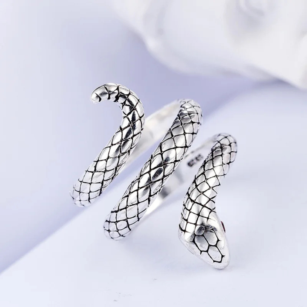 Bague Serpent Argent Yeux Rouges acier