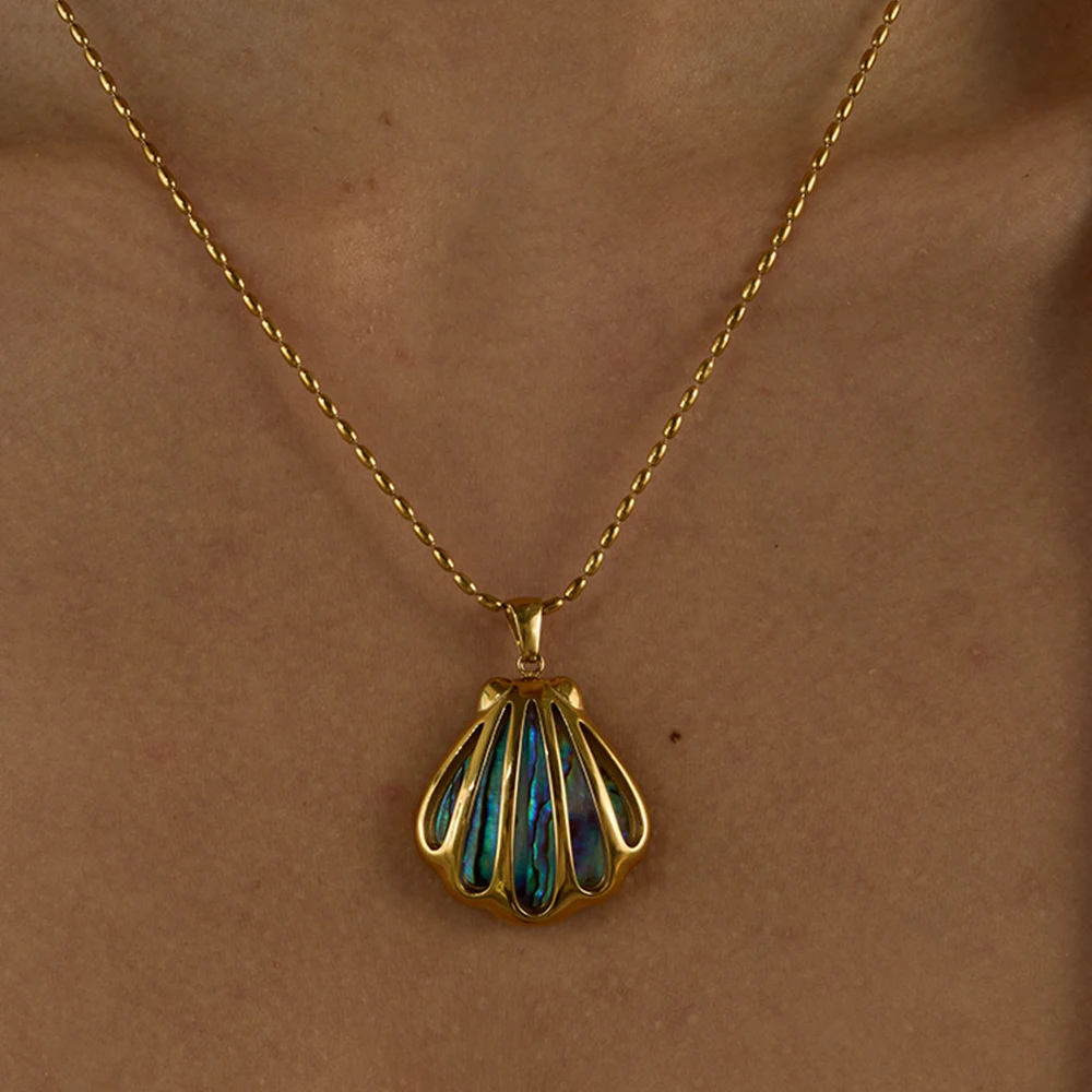 Collier Pendentif Coquillage Doré et Bleu fille