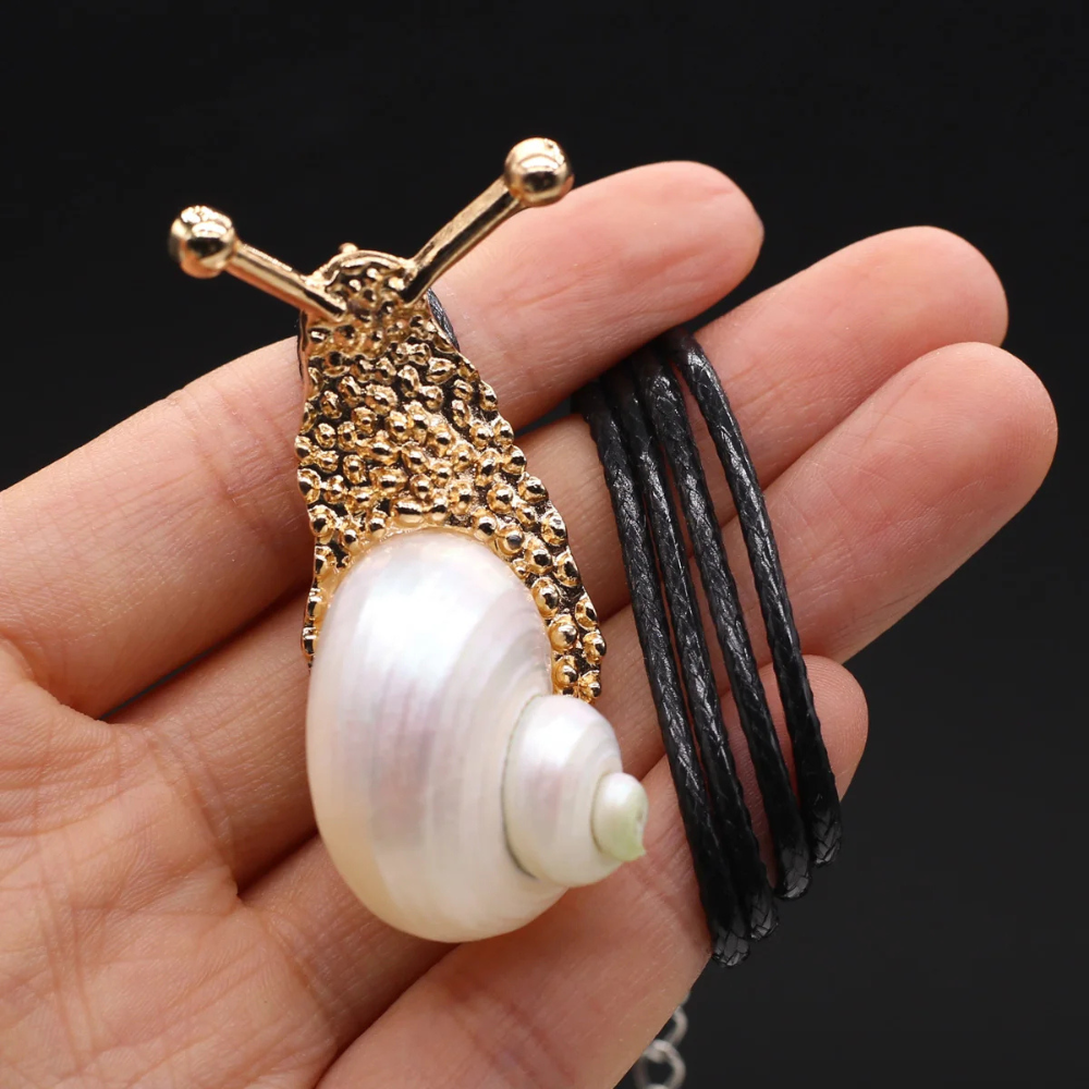 Collier Escargot Coquille Blanche cuir