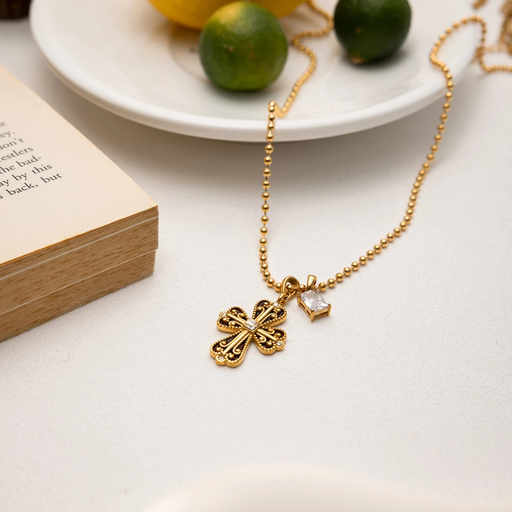Collier Croix Vintage femme