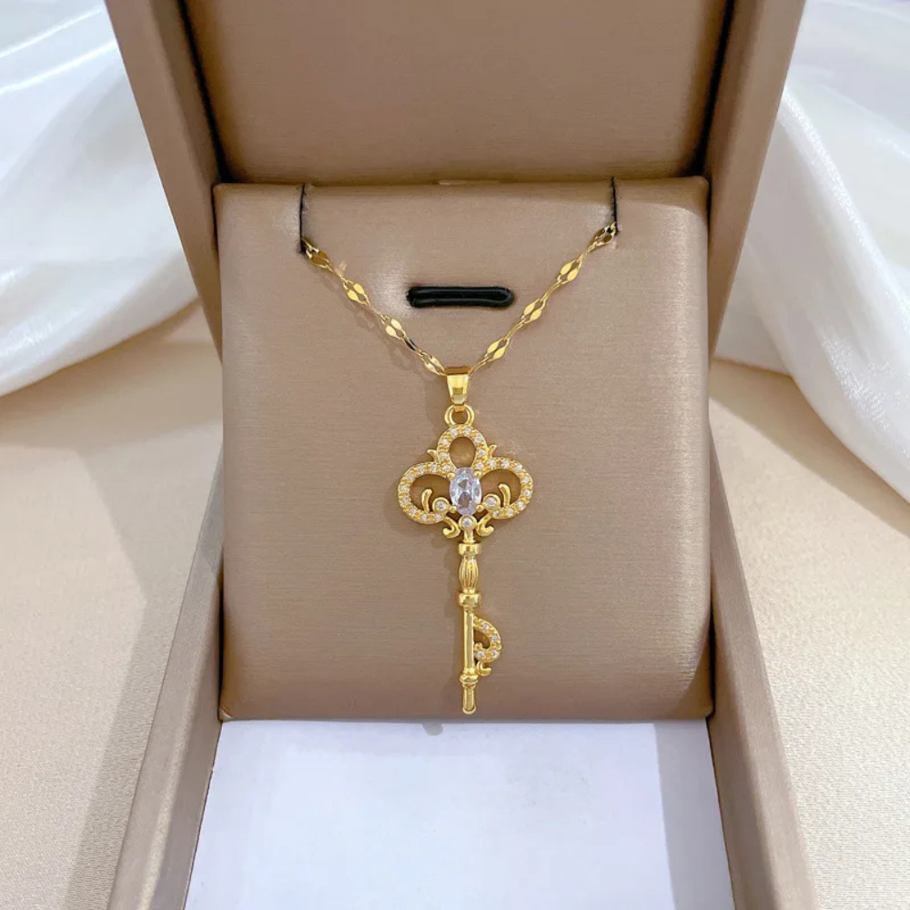 Collier Clé Femme pendentif