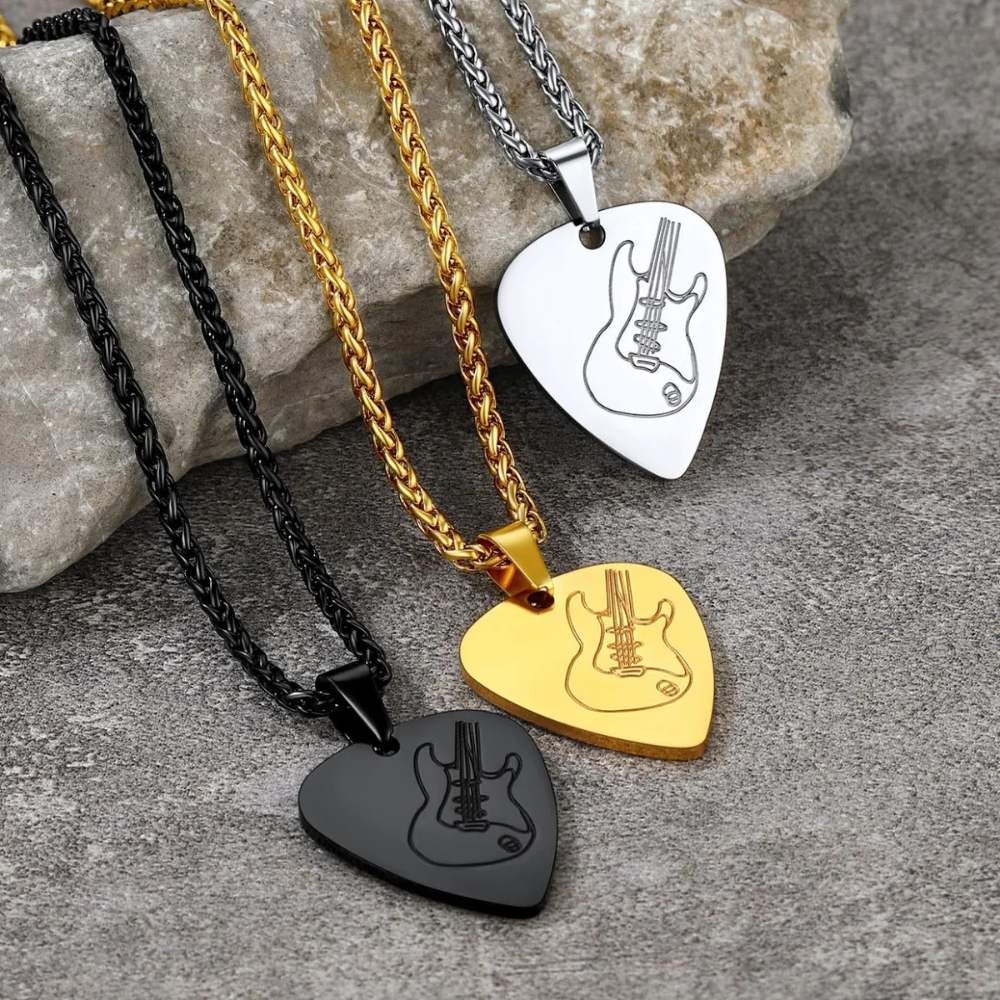 Collier avec Médiator guitare