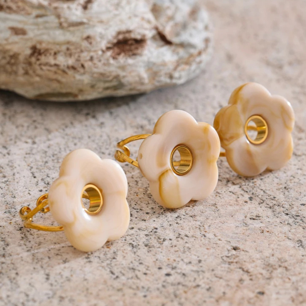 Bague Fleur Résine blanc