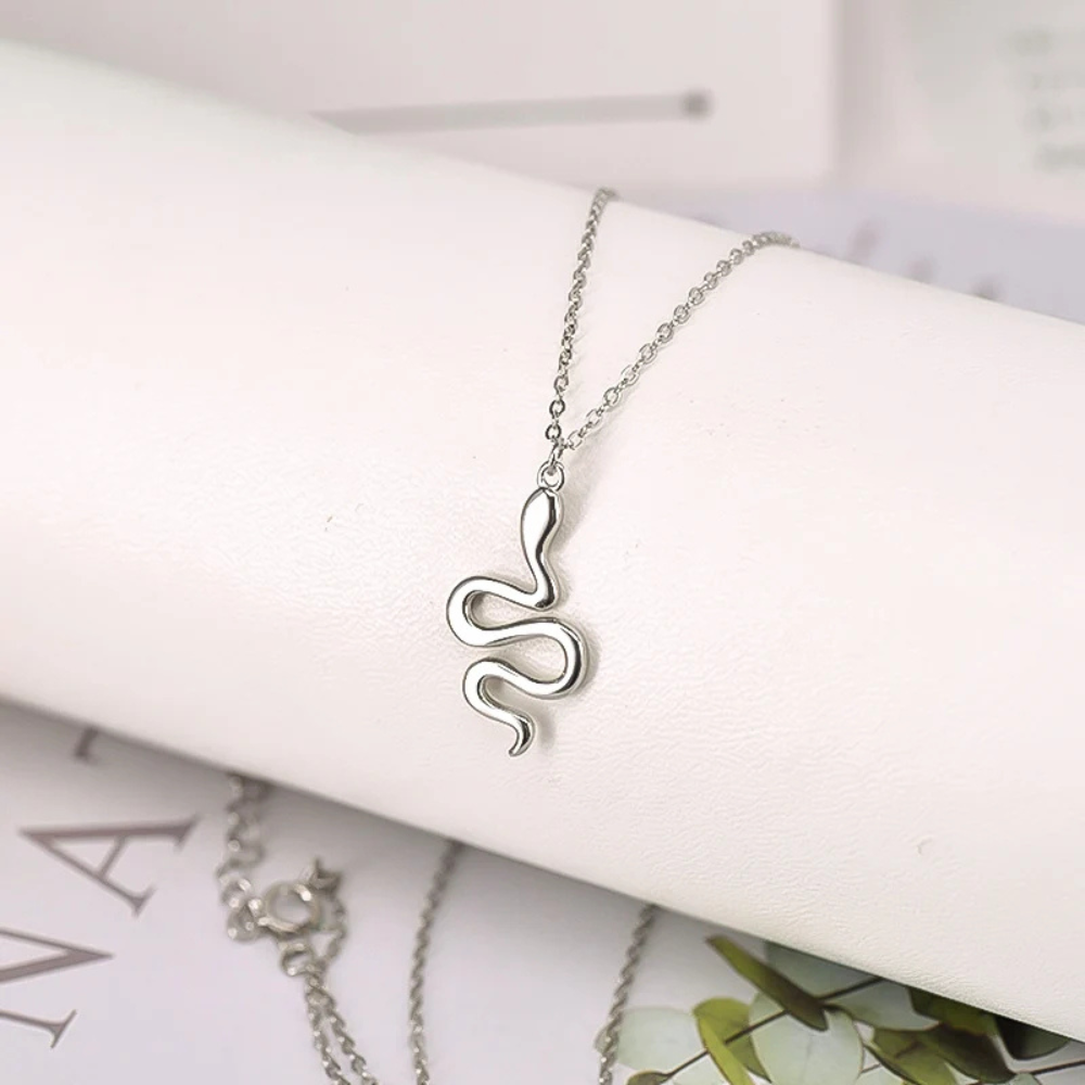 Collier Pendentif Serpent