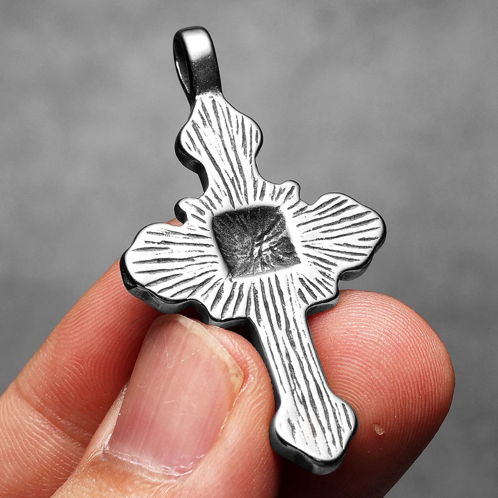 Collier Croix Gothique Homme crane acier