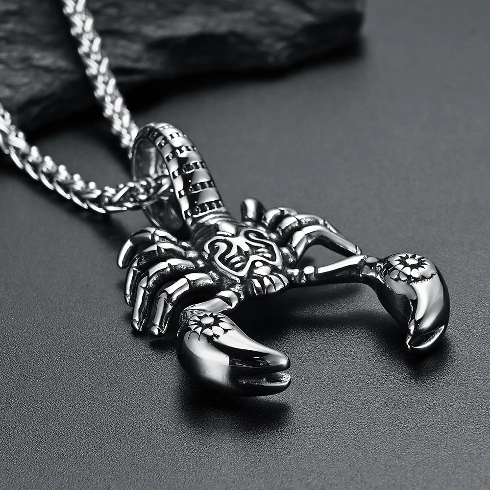 Collier Scorpion couleur Argent