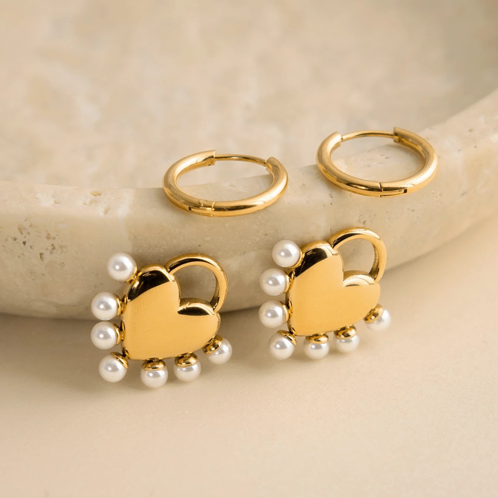 Boucles d'Oreilles Coeur et Perles Blanches doré
