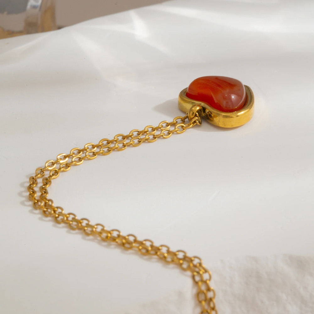Collier Coeur Résine Rouge or