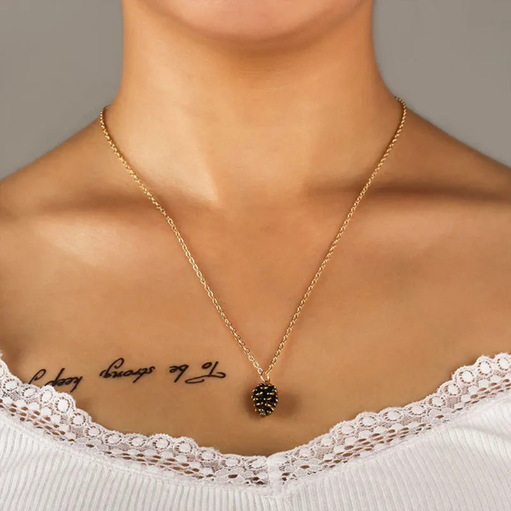 Collier Pomme de Pin femme