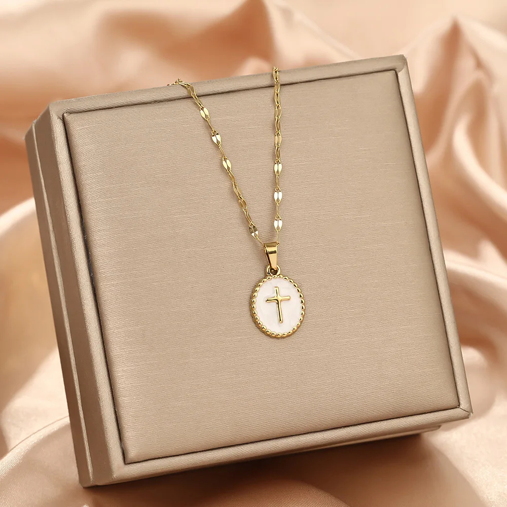 Collier Médaillon Croix blanc