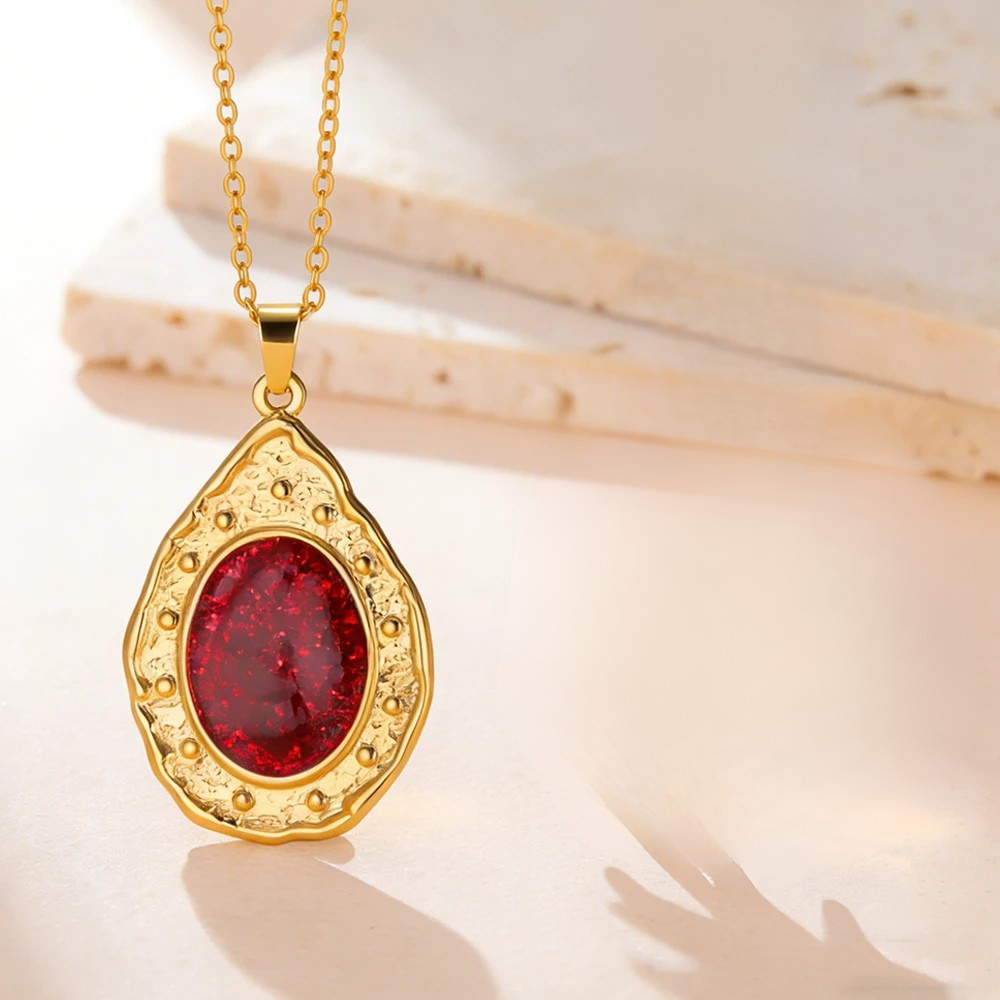 Collier Ovale Vintage Pierre Rouge pendentif