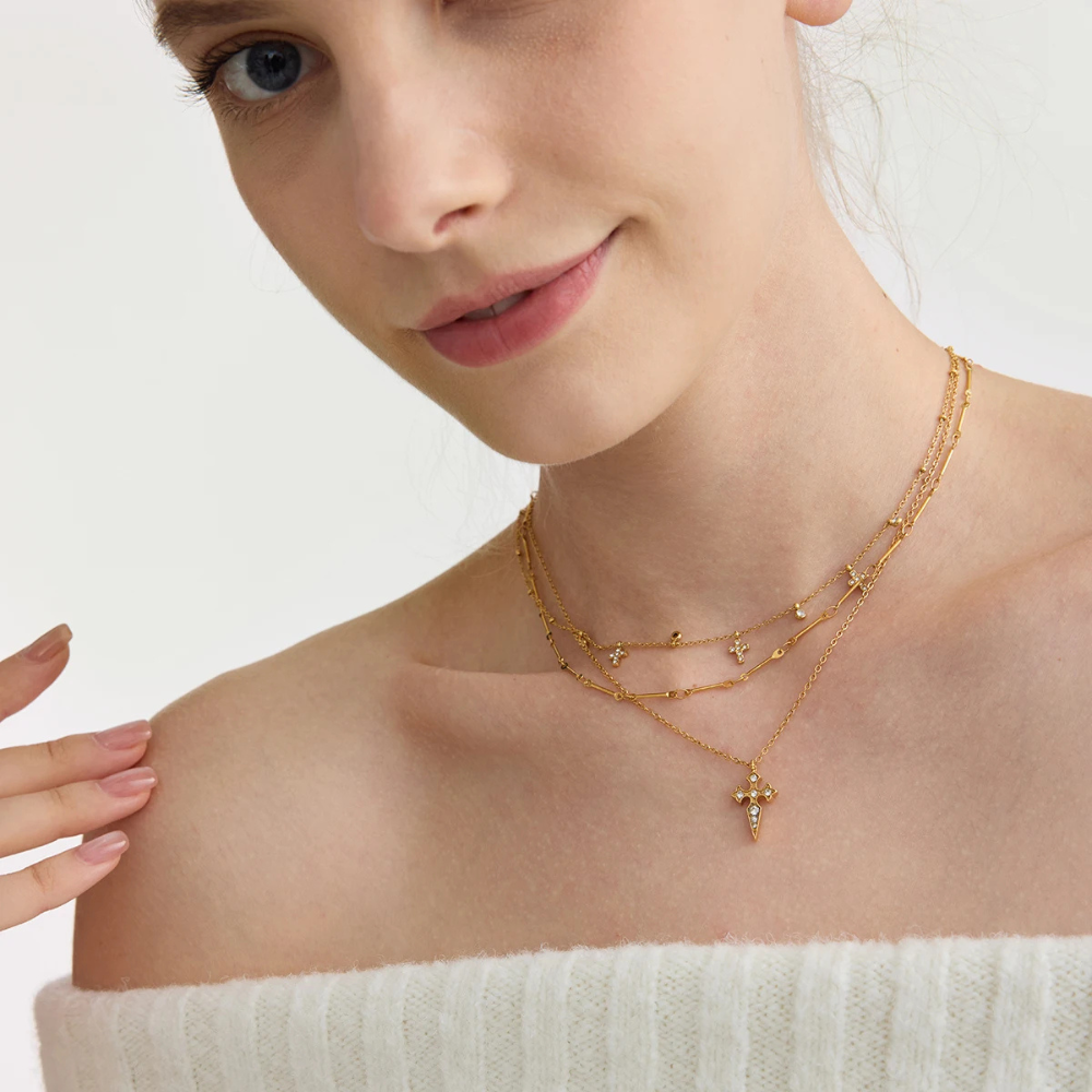 Collier Croix Pointue Femme acier doré