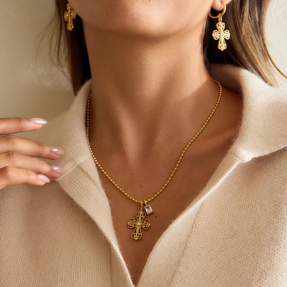 Collier Croix Vintage doré
