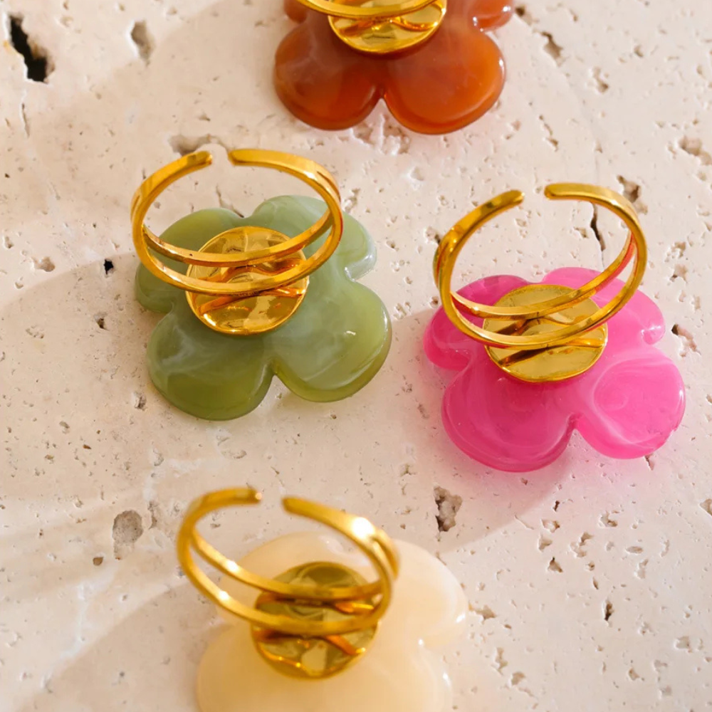 Bague Fleur Résine et Dorée reglable