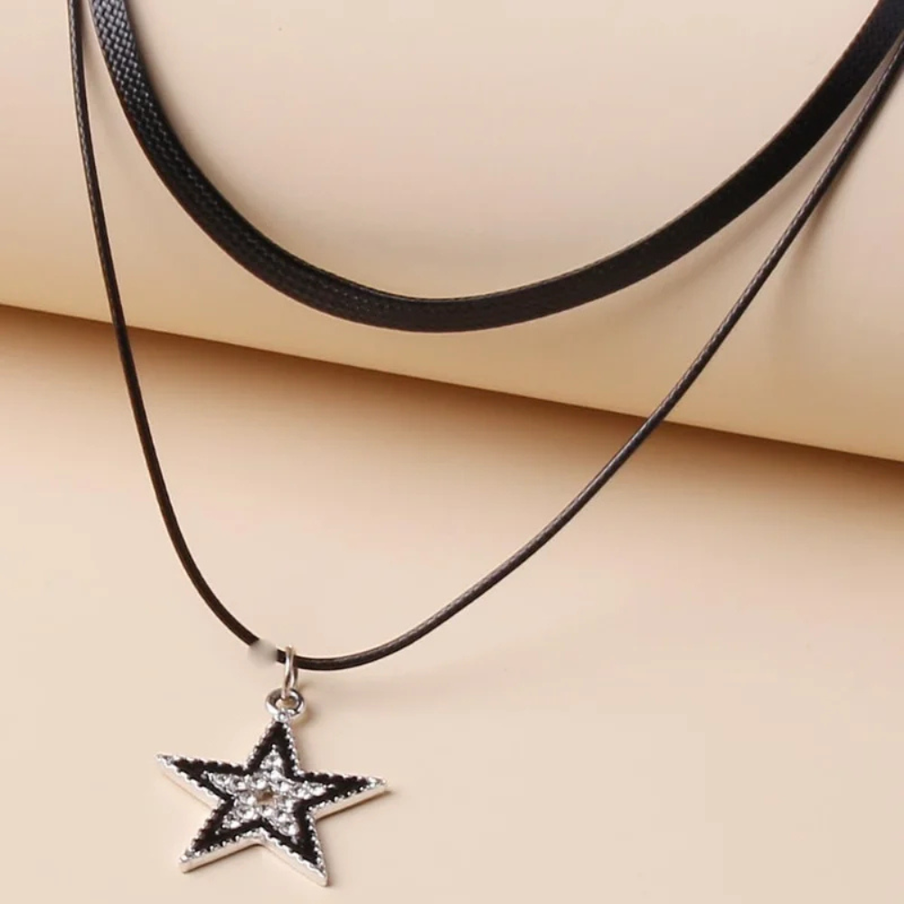 Collier etoile cuir