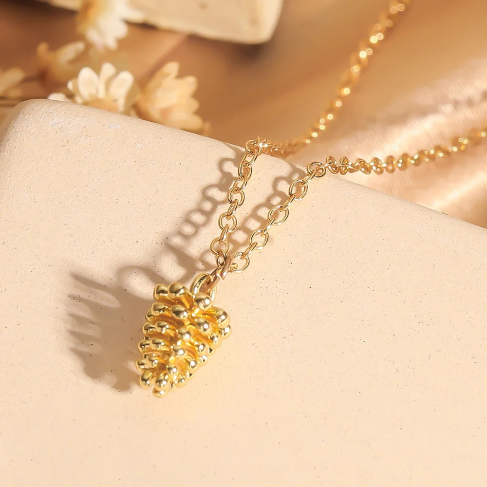 Collier Pomme de Pin Or femme
