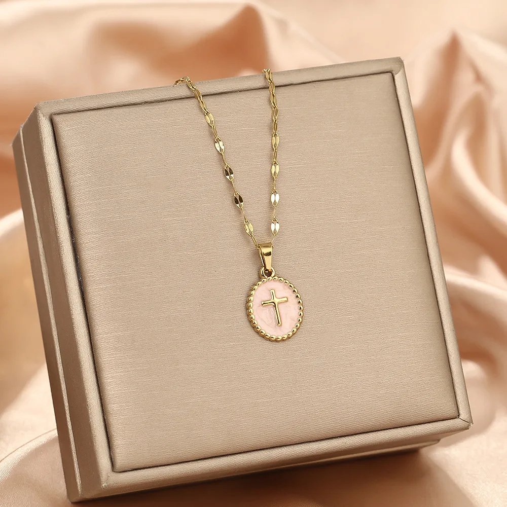 Collier Médaillon Croix rose