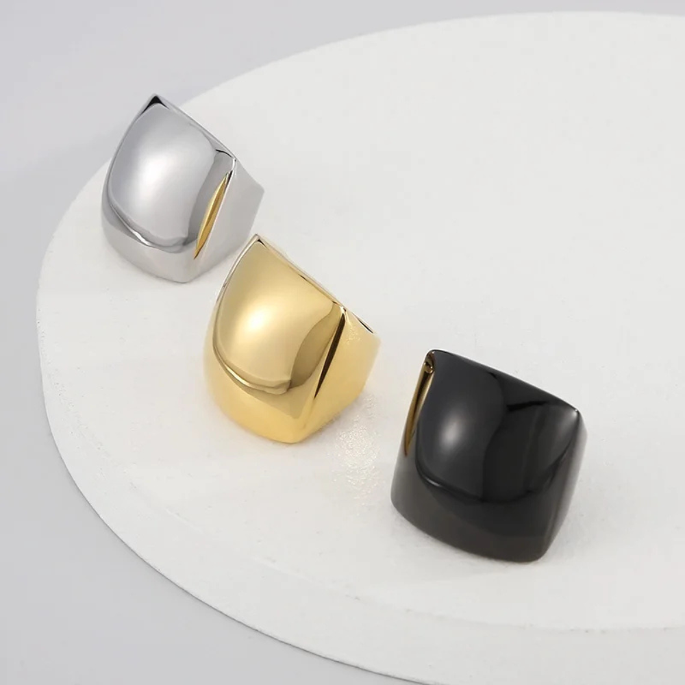 Grosse Bague Noire Design Femme