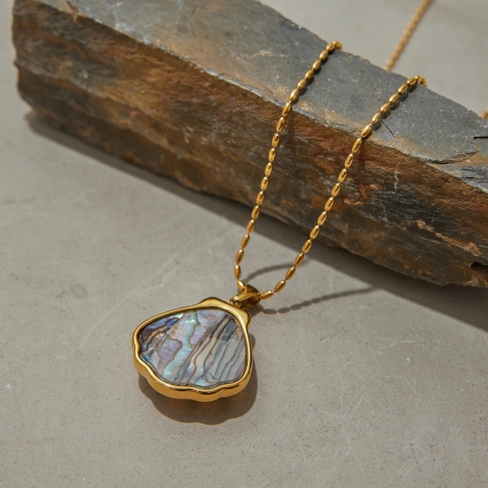 Collier Pendentif Coquillage Doré et Bleu opas cher