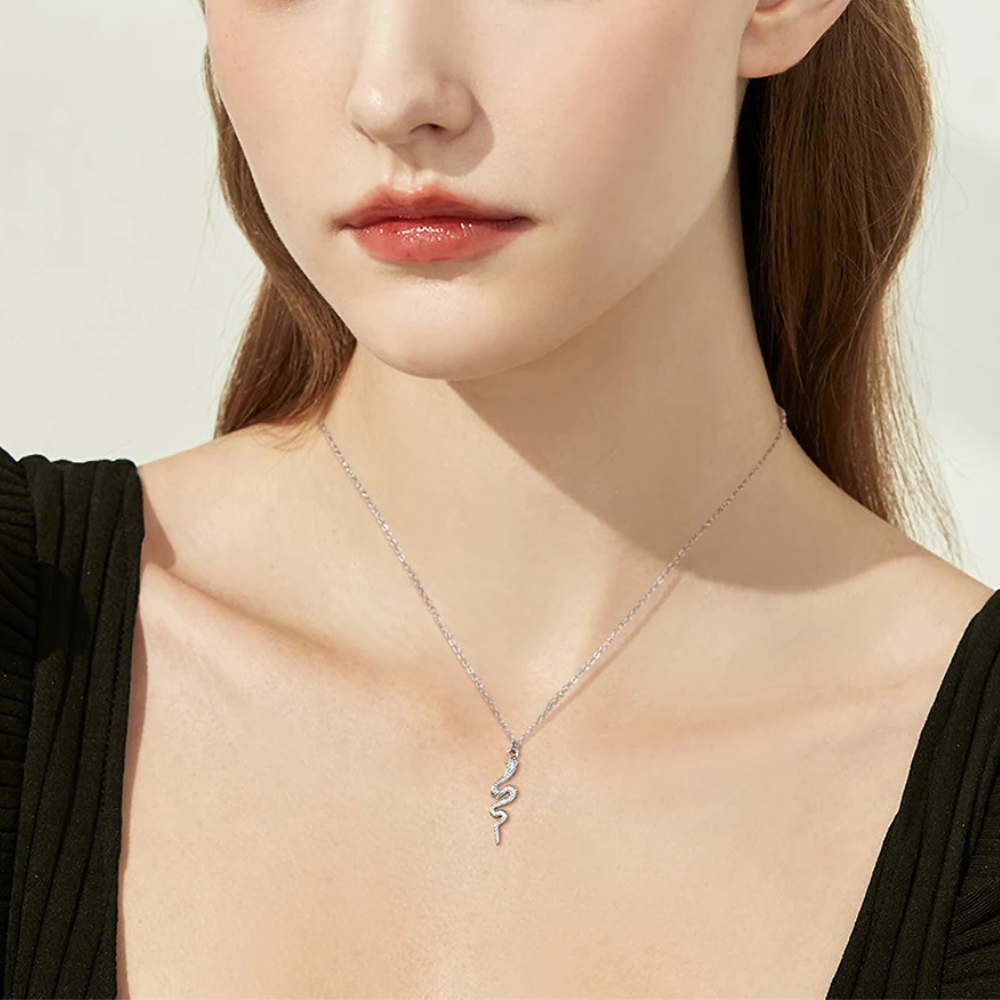 Collier Serpent Design pendentif