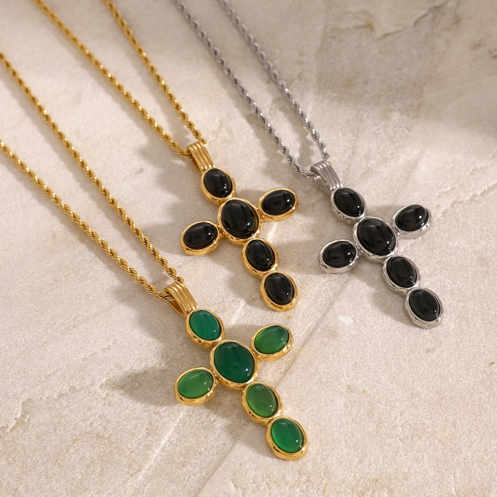 Collier Croix Perles Noires pendentif