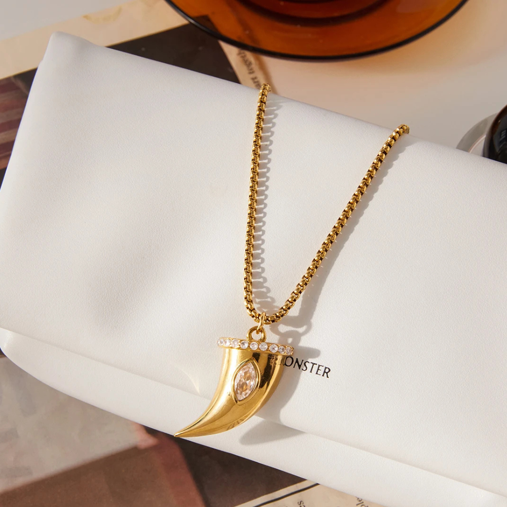 Collier Corne Doré Femme design