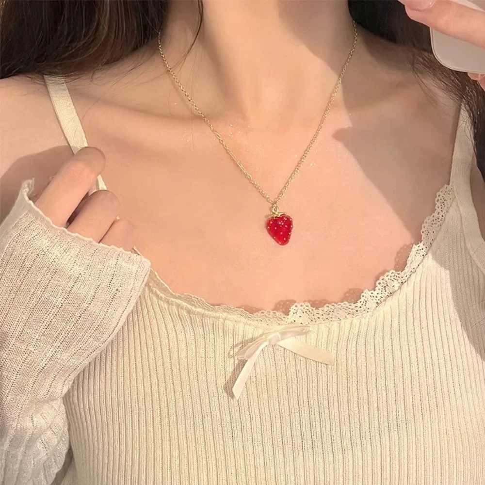 Collier Fraise Femme doré