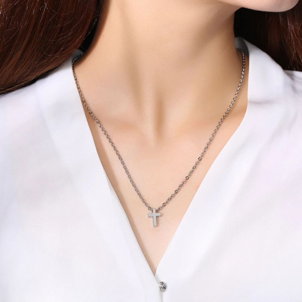 Collier Petite Croix Minimaliste femme