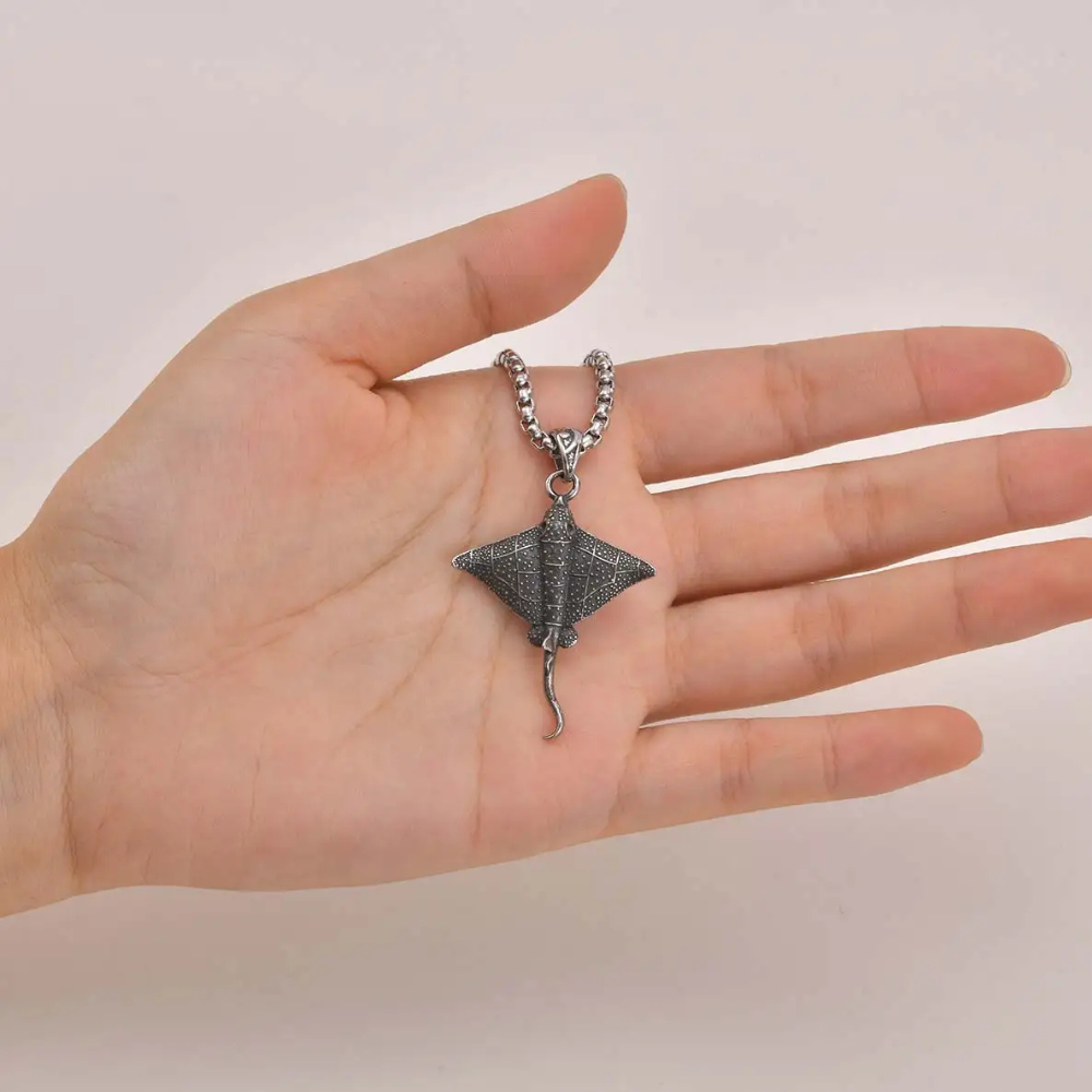 Collier Pendentif Raie Manta acier 